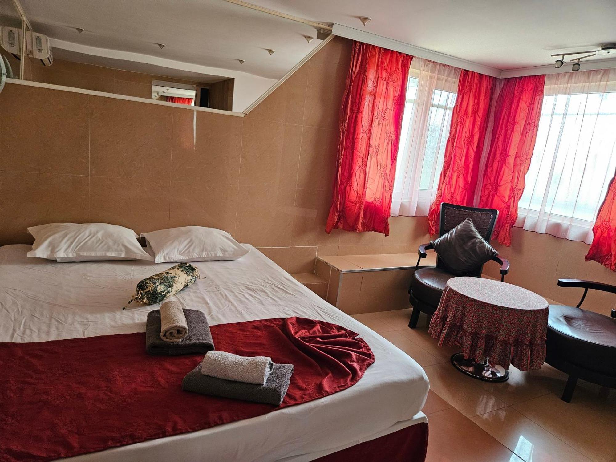 Paralax Hotel Varna Exteriör bild